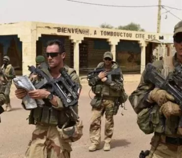 ماكرۆن جارێكی دیكە هەڕەشەی كشانەوەی هێزەكانی لە مالی دەكات