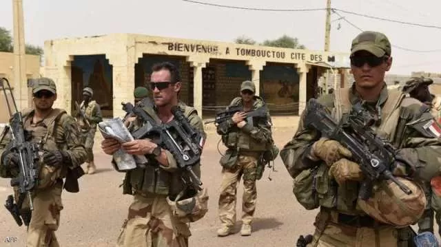 ماكرۆن جارێكی دیكە هەڕەشەی كشانەوەی هێزەكانی لە مالی دەكات