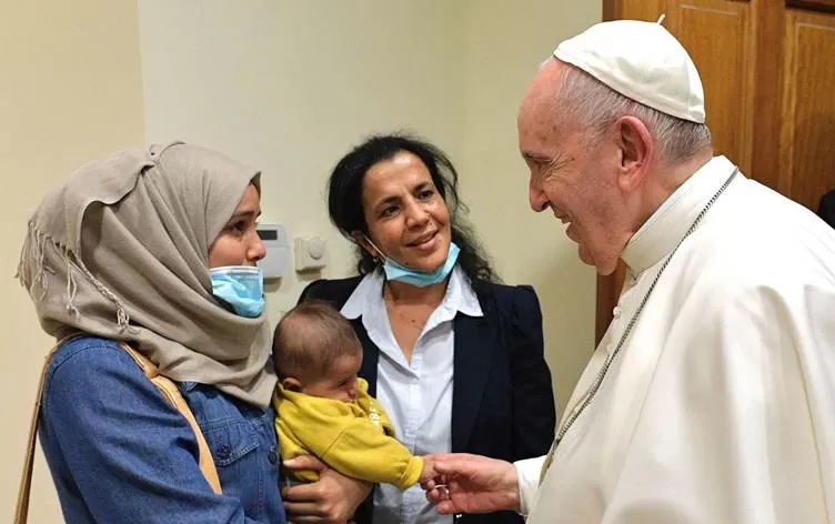 Papayê Vatîkanê dê 50 koçberan bibe Îtalyayê