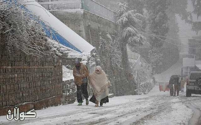 لەسەر ڕێگای بەفراوی باکووری پاکستان: 21 کەس لە ئۆتۆمبێلەکانیان بوونە قوربانی