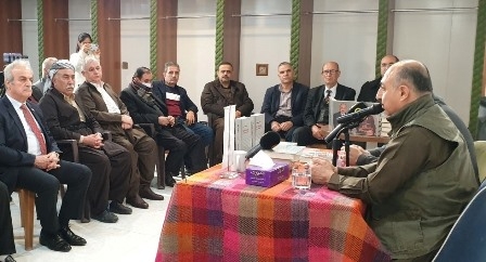 غەفوور مەخموورى لە رێوڕەسمێکدا نوێترين کتێبى خۆى (رسالتي من اجل كوردستان) دەناسێنێ و پێشکەشى خوێنەرانى دەکات