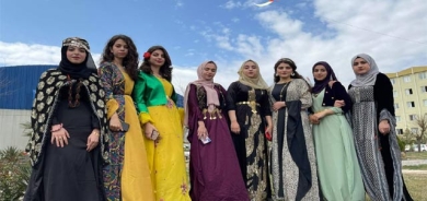 لە مانگی ئازار و نەورۆزدا باوی جل و بەرگی كوردییە