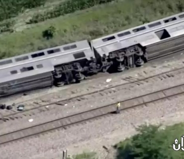 بە هۆی دەرچوونی شەمەندەفەرێک لە هێڵی ئاسنین سێ كەس بوونە قوربانی