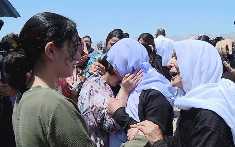 2 keçên din ên Kurdên Êzidî ji Kampa Holê hatin derxistin