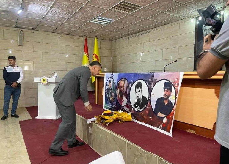 لە شارۆچەکەی چەمچەماڵ چەپکە گوڵ لەسەروێنەی شەهیدان دانرا