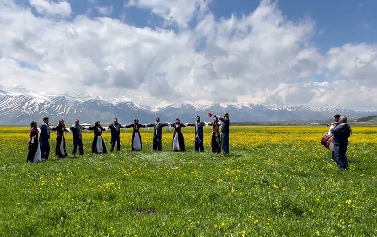 Gever dixwaze geştyaran bikişîne deşta xwe: ‘Bila her kes çanda me nas bike’