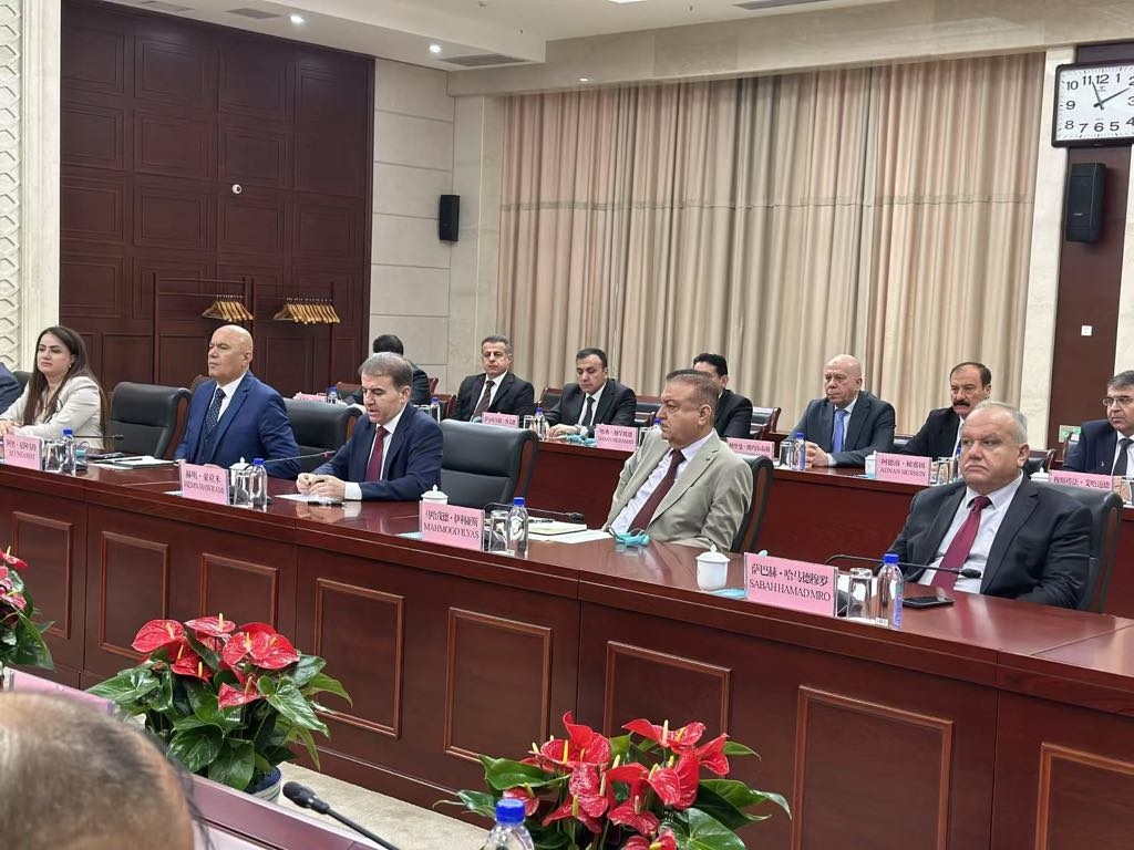 بەرێوەچوونی کۆبوونەوەیەکی فراوانی شاندی پارتی دیموکراتی کوردستان و بەرپرسانی باڵای پارتی کۆمۆنیستی چین لە هەرێمی ئاینهوا