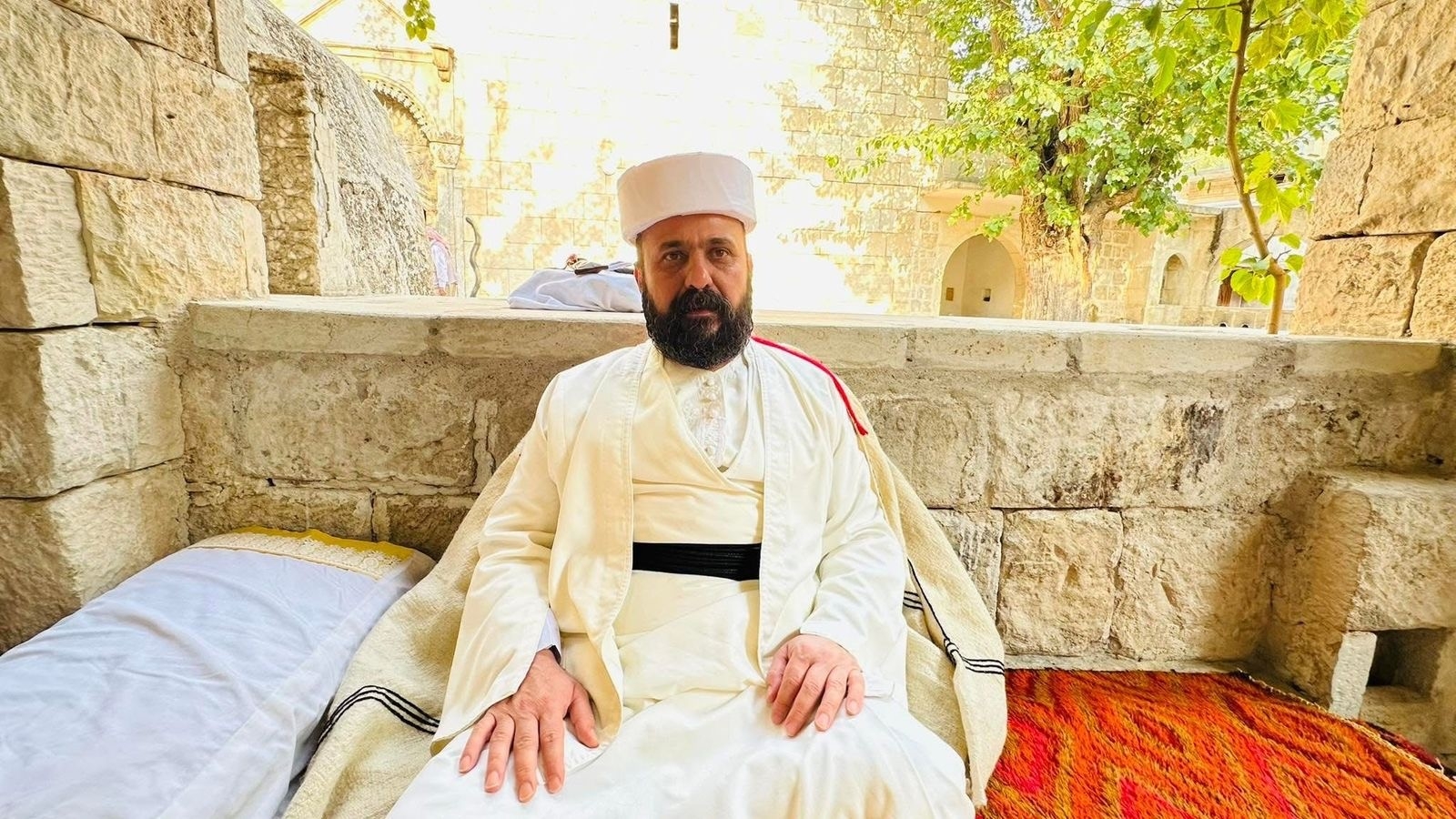 بابا شيخ يهنئ الإيزيديين بعيد صوم إيزي ويدعو لتكثيف الجهود في الكشف عن مصير المختطفين