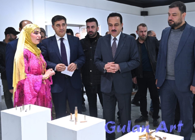 سارا كەرەم پێشانگەیەكی تایبەتی ئینستلەیشنی بەناونیشانی(درۆ) كردەوە