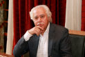 Prof. Dr. Evdilhusên Şaban: Ramanyar û akademisyenekî ereb ji bo Gulan: Yek ji taybetmendiyên herî diyar ên Gulanê ew bûye ku ne tenê kovareke li pişt masê û dabeşbûyî (dapirandî) bûye, lê belê kovareke meydanî bûye ku li pey bûyeran ketiye.