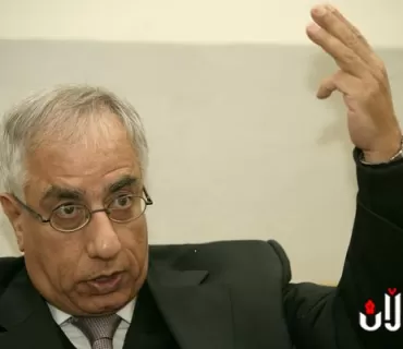 پرۆفیسۆر شیرزاد نه‌جار ئوستادی یاسای ده‌ستوری : نێچیرڤان بارزانی هەمان رۆڵی فیلهلم هویكنز ده‌گێرێت كه‌ توانی له‌ساڵی 1946 هه‌رێمی باڤاریای ئه‌ڵمانیا بكاته‌ خاوه‌نی ده‌ستوری خۆی