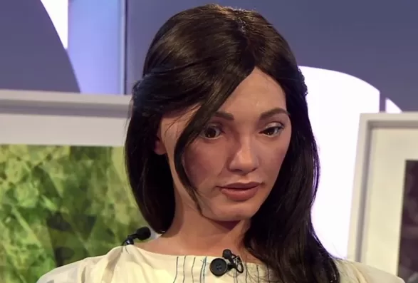 بۆ یەكەمجار ڕۆبۆتێك دەبێت بە هونەرمەند