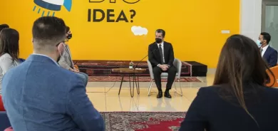 Mesrûr Barzanî li Silêmaniyê bi hejmarek ciwanên xwedî kar re civiya