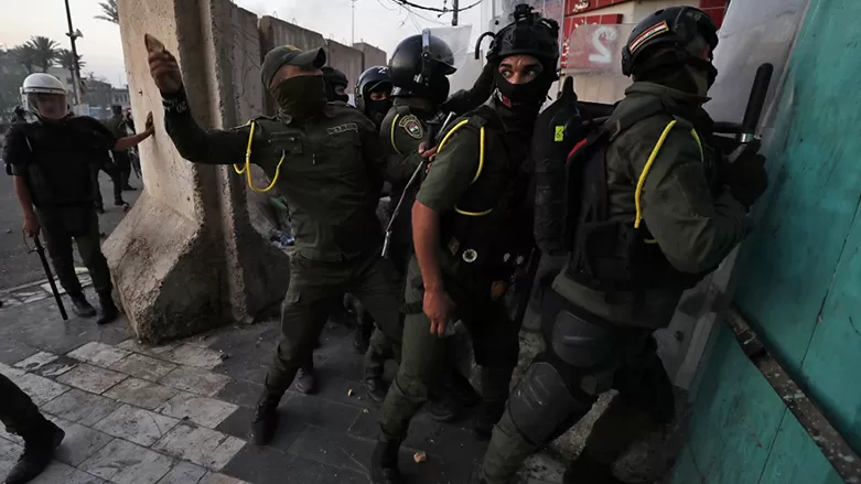 أعمال عنف خلال احتجاجات مناهضة للحكومة ببغداد مع تصعيد في الجنوب