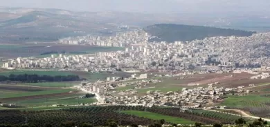 ‘Tirkiye malbatên Filistînî û Tirkên Uygurê li Efrînê bicih dike’