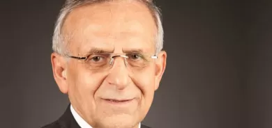 هوشەنگ ئەمیرئەحمەدی  بەڕێوەبەری سەنتەر رۆتگێرز بۆ دیراساتی رۆژهەڵاتی ناوەڕاست، بۆ گوڵان:     سەركردەكانی رۆژهەڵاتی ناوەڕاست گەمەكارن نەك بنیاتنەری نەتەوە