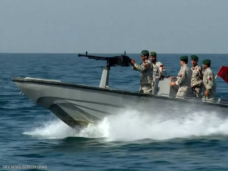 بحرية وجوية.. حادثتان عسكريتان خلال يوم في إيران