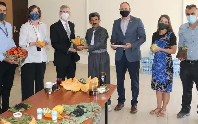 كونسوڵخانەی ئەمریكا لە هەولێر ڕێز لە جووتیارێكی نموونەیی كورد دەگرێت