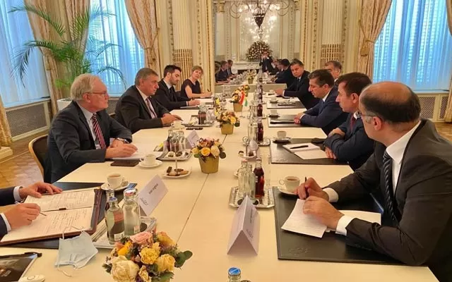 مسرور بارزانی سه‌رۆكی حكومه‌تی هه‌رێمی كوردستان له‌گه‌ڵ جان جامبۆن سه‌رۆك وه‌زیرانی هه‌رێمی فلاندرزی به‌لجیكا كۆبووه‌وه‌