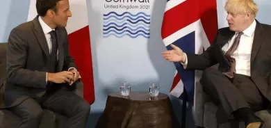 ماكرون يطلب من جونسون 