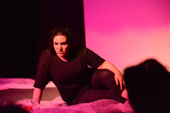 Kerkûk – Keçekê xelatê aktorê herî baş ê festîvala şanoya Necefê bidest anî