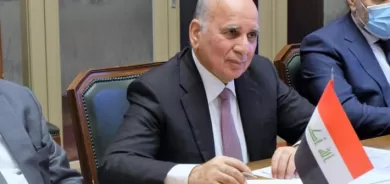 لحضور اجتماع عربي طارئ .. د.فؤاد حسين يصل الدوحة