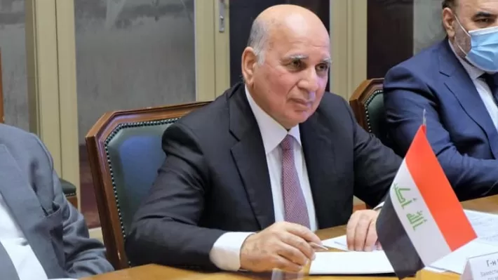 لحضور اجتماع عربي طارئ .. د.فؤاد حسين يصل الدوحة