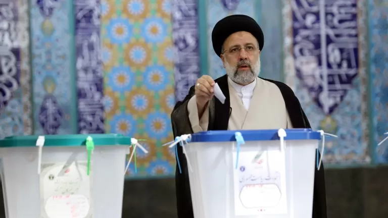 Muhafizekarek dibe Serokkomarê Îranê