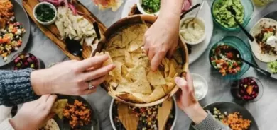 هل يجب تناول الأكل ساخناً أو بارداً.. وأيهما أفضل