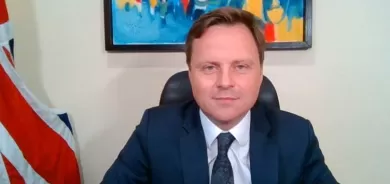 السفير البريطاني: لن يستقر العراق طالما بقيت الجماعات المسلحة خارج سيطرة الحكومة