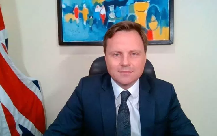 السفير البريطاني: لن يستقر العراق طالما بقيت الجماعات المسلحة خارج سيطرة الحكومة