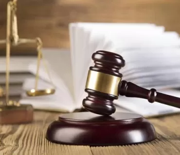 لە یاسای سزادانی عێراق هەموارکراو بە پێبژاردن سزادرا.