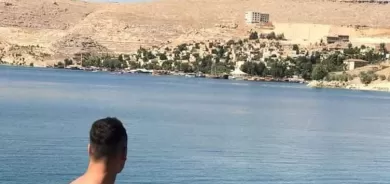 Li Rihayê du xwişk xeniqîn