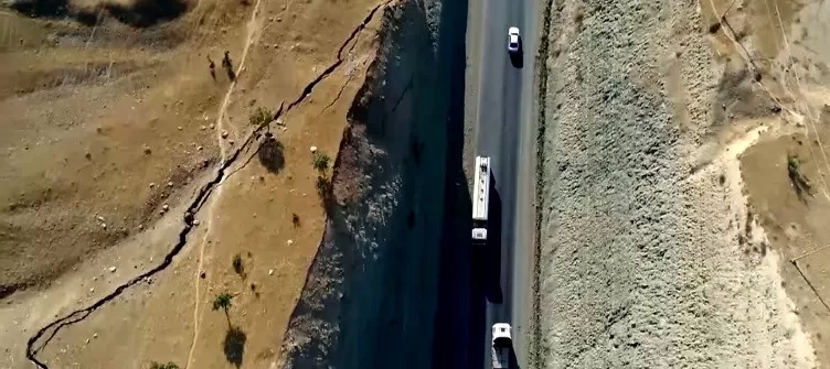 كوردستان.. تصدع أرضي يثير حيرة وينذر بـ