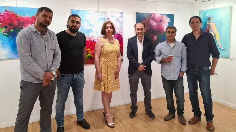 6 hunermendên Kurd tabloyên xwe li Fransayê pêşan dan