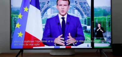 ماكرون يفرض اللقاح على هذه الفئات ويتعهد بدعم تونس