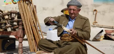 گۆپاڵ لە دەستی  پیاوان و ئافرەتانی كورد