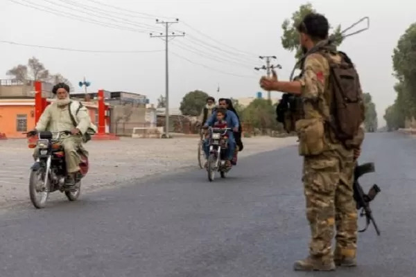 Afghan Taliban seize border crossing with Pakistan in major advance