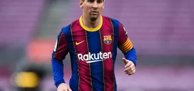 ليونيل ميسي يوافق على البقاء في برشلونة بأجر مخفض