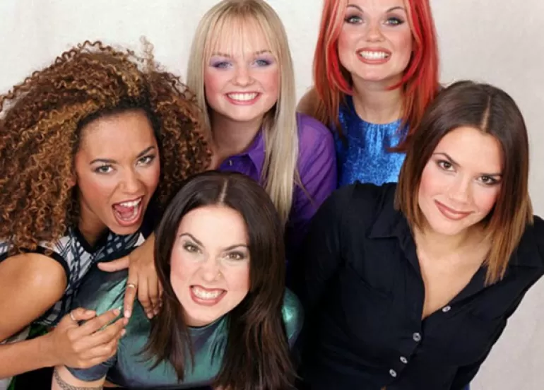 هاوسەرگیری دوو ئەستێرەی بەریتانی دوای 10 ساڵ خۆشەویستی