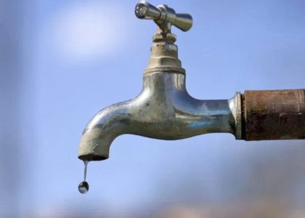 كۆمپانیایەك ئاو بەرهەم دەهێنێت