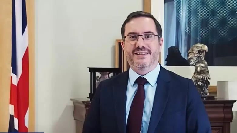 السفير البريطاني الجديد في العراق: أنا مسلم وابني اسمه علي