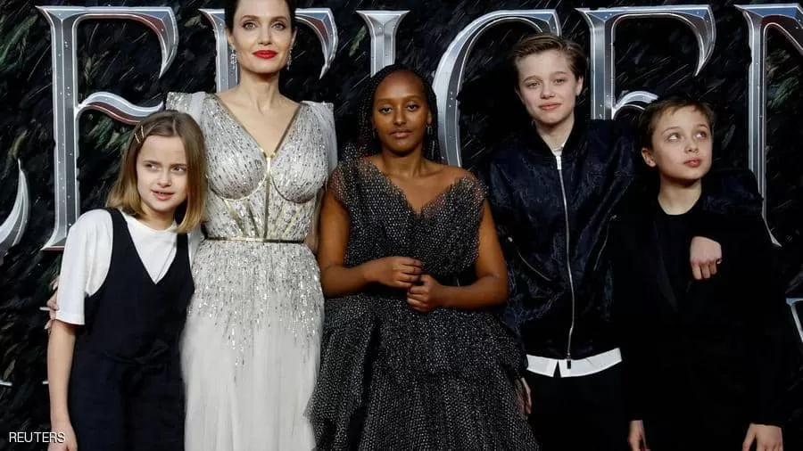 شكوى من أنجلينا جولي تطيح أحد قضاة دعوى طلاقها من براد بيت