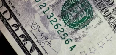 الدولار يصعد والأنظار تتجه لاجتماع الاحتياطي الفيدرالي