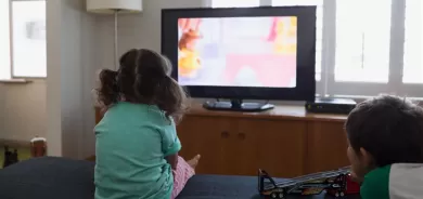 دراسة تكشف عن مخاطر مشاهدة التلفاز لمدة 4 ساعات يوميا!