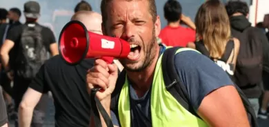 مظاهرات ضد حملات التطعيم الإلزامية في باريس وأثينا