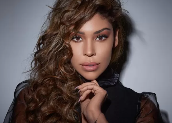 لارۆسی: پەلە ناكەم لە بەدیهێنانی خەونەكانم