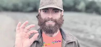 پارچە ئەڵماسێك بە دیاری بۆ مانگی هەنگوینی