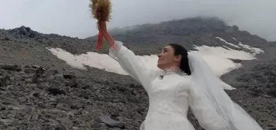 Jinek bi Çiyayê Agirî re zewicî