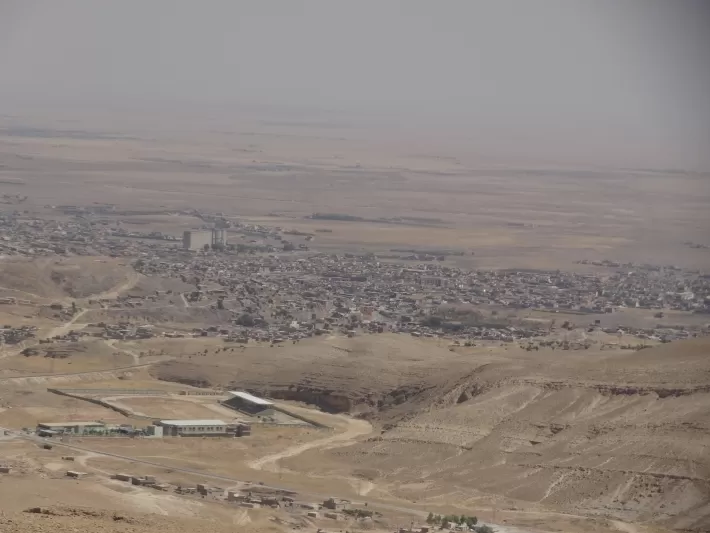 Wekîlê mîrê êzîdiyan: Komên çekdar nahêlin Şingal avedan bibe